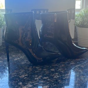 NWOT BCBG Blue Heels